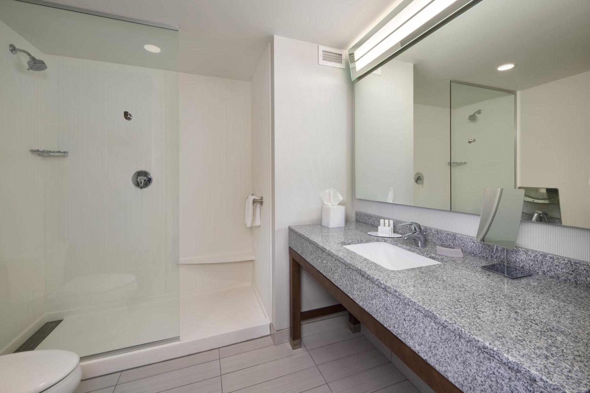 Courtyard By Marriott Richmond Downtown Hotel Exterior foto